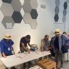 Los ecuatorianos residentes en Miami acudieron a sufragar desde las 9 de la mañana.