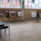 Los votantes se acercaron para ejercer su derecho al voto.