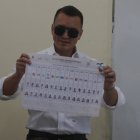 Daniel Noboa votó en compañía de su esposa e hijos.