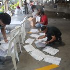En la Universidad Católica Santiago de Guayaquil iniciaron el conteo de votos a la hora prevista, pasadas las 17:00.
