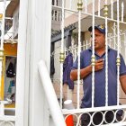 Medidas. En varios sectores del norte han optado por cerrar las calles con rejas para evitar ser víctimas de robos.