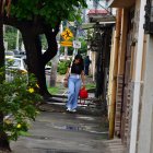 Las personas circulan con precaución en La Atarazana