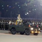 El jefe de la junta militar birmana, Min Aung Hlaing, frente a las tropas.