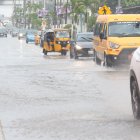 En horas de la mañana, que llovió también en la ciudad, en la vía Daule se registró acumulación de agua en algunos puntos.