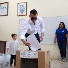 El presidente-candidato Daniel Noboa votó en Olón.