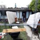 Viviendas. Estos son algunos de los enseres que pudo salvar el vecino tras las inundaciones.