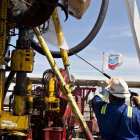 A Nabors Industries Ltd. roughneck uses a power washer to clean the drilling floor of a rig drilling for Chevron Corp. in the Permian Basin near Midland, Texas, U.S., on Thursday, March 1, 2018. Chevron, the world"s third-largest publicly traded oil producer, is spending $3.3 billion this year in the Permian and an additional $1 billion in other shale basins. Its expansion will further bolster U.S. oil output, which already exceeds 10 million barrels a day, surpassing the record set in 1970. Photographer: Daniel Acker/Bloomberg via Getty Images