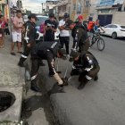 La boa se refugió en las redes de alcantarillado.