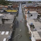 Situación. Los vecinos de Jardim Pantanal quedan bajo el agua con cada lluvia. El alcalde pretende solucionar desalojando a sus habitantes.
