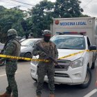 Militares custodian escena del crimen de oficial de la FAE, en sector de la Penitenciaría, en la vía a Daule, noroeste de Guayaquil.