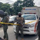 Instante en el que las autoridades confirmaron que la víctima era el  teniente coronel Porfirio Cedeño Cedeño.