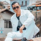 Toño Abril es originario de Cuenca, provincia del Azuay.