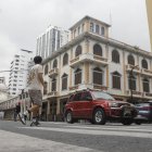 Inmueble. Las chazas abiertas evocan al Guayaquil de antaño. Todavía hay rezagos en el centro de la urbe.