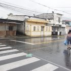 Autoridades investigan el tiroteo que cobró dos vidas y dejó varios heridos en Guayaquil.