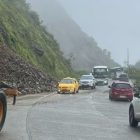 En el kilómetro 89, de la vía Cuenca-Molleturo-El Empalme, el Ministerio de Transporte y Obras Públicas retiró material desprendido.