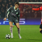 Feyenord aseguró la ventaja por la mínima diferencia (1-0) ante Milan en los Playoffs de la Chamkpions League