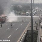 Personal del Cuerpo de Bomberos de Guayaquil atendieron la emergencia en la vía Perimetral, la tarde de este martes 18 de febrero.