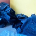 Policía allana vivienda en Guamaní y encuentra armas, uniformes policiales y drogas.