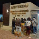 Familiares de los fallecidos acudieron al anfiteatro provincial para obtener información de ellos.