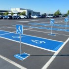 Los adhesivos son necesarios para ocupar parqueos de discapacitados.