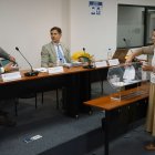 Juan Izquierdo (d) preside la Comisión Calificadora del proceso.