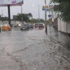 En zonas como la avenida Las Aguas, la lluvia ha causado estragos, como históricamente pasa.