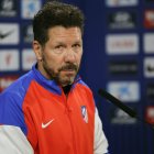 MAJADAHONDA (C.A. DE MADRID), 21/02/2025.- El entrenador del Atlético de Madrid Diego Simeone durante la rueda de prensa posterior al entrenamiento realizado este viernes en la Ciudad Deportiva del club en Majadahonda para preparar el partido de liga que disputa mañana ante el Valencia. EFE/Zipi Aragón