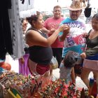 Los turistas tanto nacionales como extranjeros se quedan admirados de ver tanta belleza hecha a mano por los artesanos de Playas.