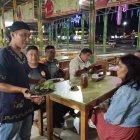 Napo.  En los mercados de la Amazonía de Ecuador se sirve el chontacuro en diferentes presentaciones.