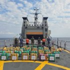 Salina Cruz. Paquetes de cocaína y combustible incautado por la Armada de México en la costa de Oaxaca.