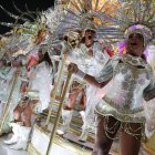 Foto de archivo de la escuela de samba Mangueira en el Sambódromo de Río de Janeiro (Brasil).