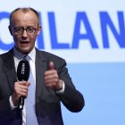 El presidente de la Unión Demócrata Cristiana (CDU) de Alemania, Friedrich Merz, habla durante el evento de campaña electoral final en Munich.