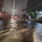 En la Víctor Emilio Estrada, en Urdesa, así permanecen a esta hora (22:00) algunos tramos.