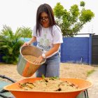 Proyecto. Estudiantes trabajan en compostera universitaria que logra reducir la emisión de gases de invernadero.