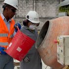 Universidad. La UCSG permitirá a maestros de obra ser becados en la academia de la construcción que abre su segunda edición.