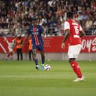 William Pacho es titular fijo en la defensa de PSG.