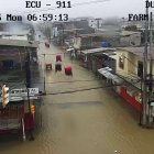 Se registró acumulación de agua en las calles Jaime Nebot y Amazonas, en Durán, la mañana de este lunes 24 de febrero.