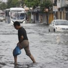 La fuerte lluvia que soportó Guayaquil entre la madrugada y mañana de este lunes 24 de febrero anegó varias calles.