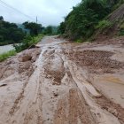 En la provincia de El Oro se han registrado vías bloqueadas por las intensas lluvias.