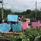 Esta medida tomada por los comuneros paralizó la circulación vehicular.