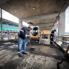 Se está reasfaltando las vías de salida de los buses del Terminal.