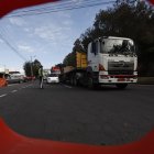 Se refuerza la seguridad vial en Quito con la instalación de nuevas barreras jersey en la Ruta Viva