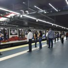 Problema. Usuarios reportaron la existencia de goteras en la estación Cardenal de la Torre, tras las lluvias.