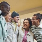 Psicología. La sonrisa activa las neuronas espejo que causan el receptor una sensación de alivio y mejora el estado de ánimo.