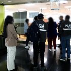 Los agentes fiscales y policiales llegaron a las instalaciones del Sercop en el norte de Quito.