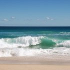 Se recomienda tomar precauciones debido al aumento de la fuerza de las olas y las corrientes peligrosas.