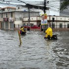 Decenas de personas tuvieron complicaciones para acudir a sus trabajos en Machala.