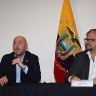 Los ministros Giancarlo Loffredo y Jhon Reimberg en rueda de prensa este 28 de febrero.