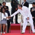 La vicepresidenta de Colombia, Francia Márquez (i), y el mandatario colombiano, Gustavo Petro (c).