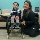 Theo Tabango y su mamá, Laura Varela. El pequeño, que está por cumplir 3 años, tiene AME tipo 1